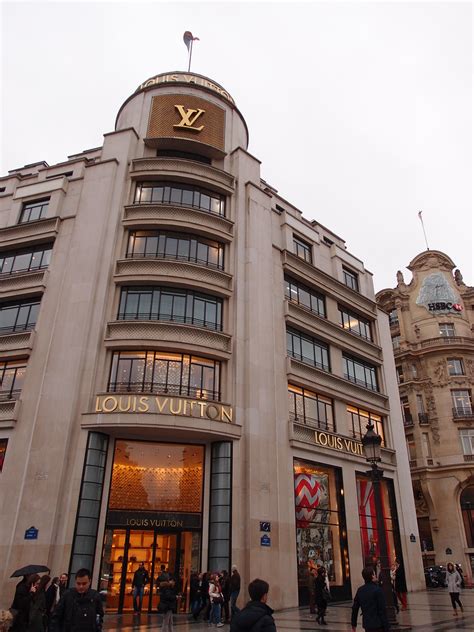 louis vuitton locations in paris.